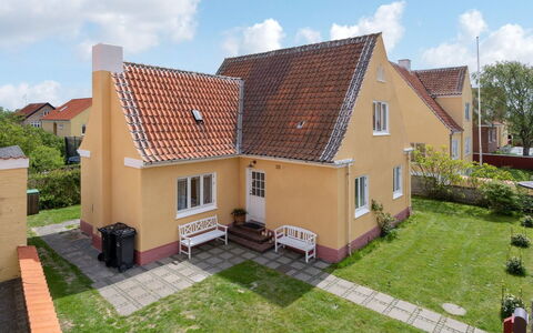 Ater - 800M from the Sea: Muur, Huis, Dak, Woongebied, Huis, Facade, Architectuur, Verblijf, Land Lot, Menselijke Nederzetting