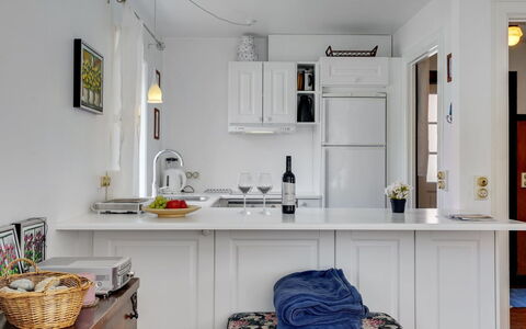 Ater - 800M from the Sea: Meubilair, Interieur Ontwerp, Cabinetry, Countertop, Keuken, Flooring, Toestel Van De Keuken, Verlichting, Huis, Kamer