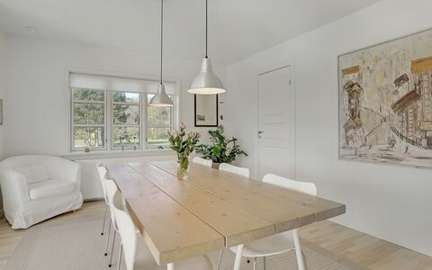 Janes - 400M from the Sea: Woongebied, Dak, Voorstad, Oprit, Landgoed, Schoorsteen