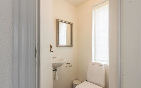 Harro - 150M from the Sea: Muur, Verdieping, Interieur Ontwerp, Loodgieterswerkinrichting, Flooring, Wc Bril, Toilet, Wastafel In De Badkamer, Badkamer, Kamer