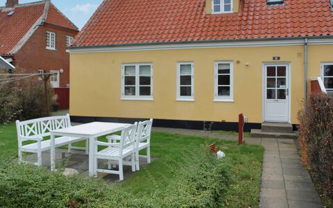 Faustine - 500M from the Sea: Huis, Dak, Huis, Woongebied, Facade, Deur, Verblijf, Gazon, Werf, Siding