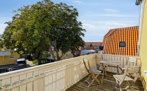 Ortrud - 200M from the Sea: Verblijf, Huis, Huis, Dak, Veranda, Landgoed, Siding, Garden Gebouwen, Boerderij, Werf