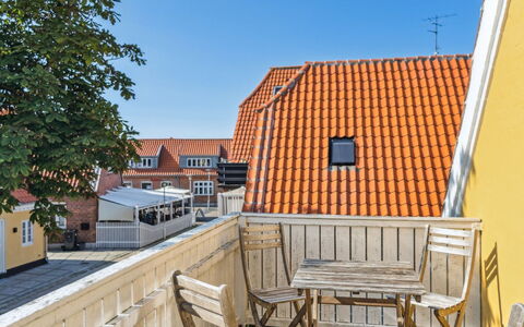 Ortrud - 200M from the Sea: Verblijf, Huis, Huis, Dak, Veranda, Landgoed, Siding, Garden Gebouwen, Boerderij, Werf