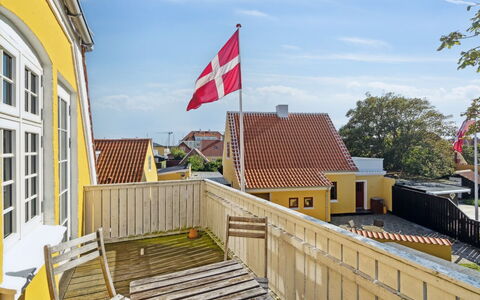 Ortrud - 200M from the Sea: Verblijf, Huis, Huis, Dak, Veranda, Landgoed, Siding, Garden Gebouwen, Boerderij, Werf