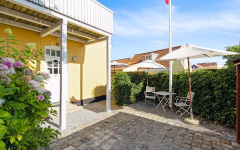 Ortrud - 200M from the Sea: Verblijf, Huis, Huis, Dak, Veranda, Landgoed, Siding, Garden Gebouwen, Boerderij, Werf