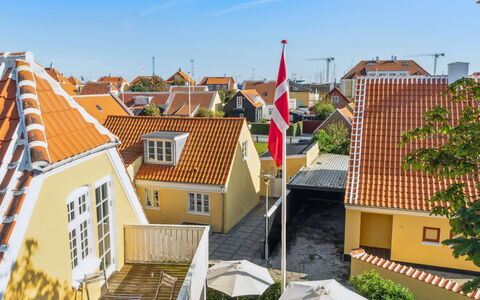 Ortrud - 200M from the Sea: Verblijf, Huis, Huis, Dak, Veranda, Landgoed, Siding, Garden Gebouwen, Boerderij, Werf