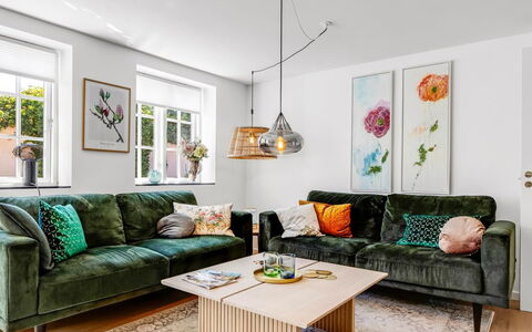 Viivi - 900M from the Sea: Interieur Ontwerp, Bankstel, Meubilair, Woonkamer, Kussen Gooien, Huis, Kussen, Hoofdkussen, Kamer