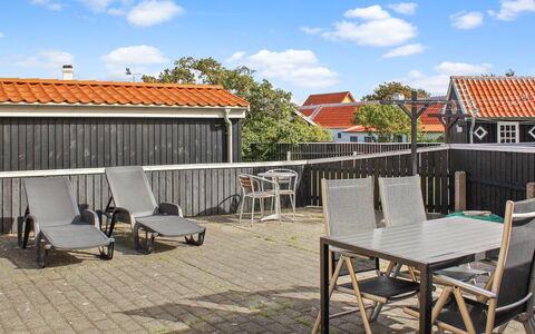 Borka - 150M from the Sea: Hout, Meubilair, Buitenmeubels, Huis, Buitentafel, Schaduw, Stoel, Dek, Beits, Veranda