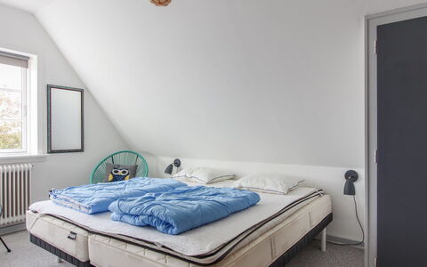Borka - 150M from the Sea: Slaapkamer, Meubilair, Textiel, Bed, Linens, Interieur Ontwerp, Bedding, Laken, Bed Frame, Kamer