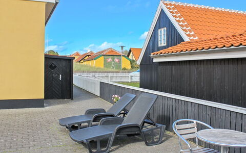 Borka - 150M from the Sea: Schaduw, Hardwood, Beits, Zwembad, Daylighting, Plank, Gang