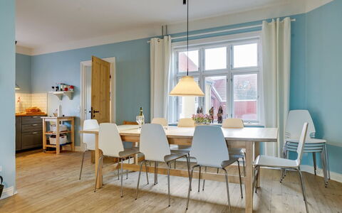 Reko - 500M from the Sea: Meubilair, Interieur Ontwerp, Flooring, Hout, Verdieping, Plafond, Stoel, Houten Vloer, Keuken En Eettafel, Eetkamer