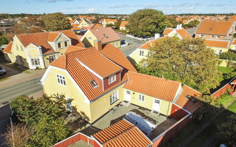 Reko - 500M from the Sea: Gebouw, Woongebied, Huis, Dak, Huis, Buurt, Voorstad, Menselijke Nederzetting, Verblijf, Landgoed