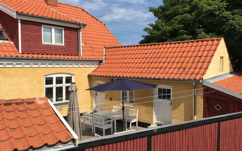 Reko - 500M from the Sea: Dak, Schaduw, Buitenmeubels, Siding, Beits, Werf, Balkon, Dek