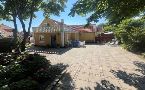 Juhana - 150M from the Sea: Hout, Dak, Architectuur, Huis, Huis, Verblijf, Siding, Hardwood, Helling, Landgoed