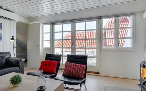 Naina - 200M from the Sea: Meubilair, Flooring, Interieur Ontwerp, Verdieping, Hout, Plafond, Bankstel, Kamer, Appartement, Woonkamer