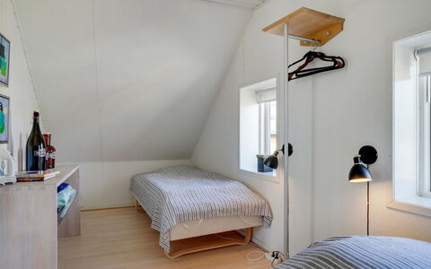 Naina - 200M from the Sea: Meubilair, Interieur Ontwerp, Muur, Flooring, Verdieping, Hout, Plafond, Slaapkamer, Lichte Inrichting, Bed