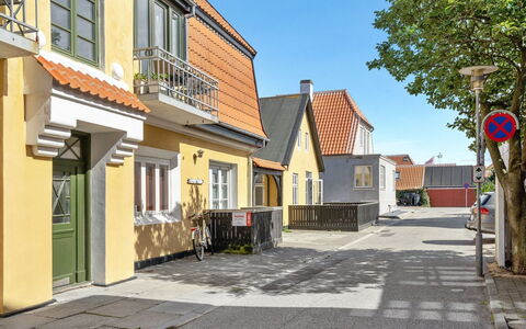 Naina - 200M from the Sea: Gebouw, Muur, Venster, Weg Oppervlak, Woongebied, Huis, Huis, Facade,  Dorf\, Architectuur