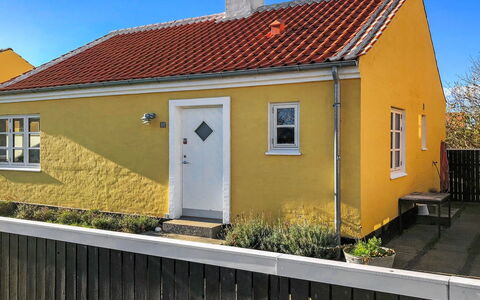 Fulla - 1.1Km from the Sea: Venster, Huis, Dak, Verblijf, Huis, Land Lot, Samengesteld Materiaal, Deur, Schuifraam, Helling