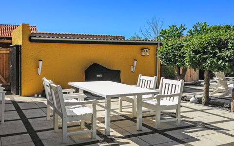 Fulla - 1.1Km from the Sea: Meubilair, Buitenmeubels, Stoel, Tafel, Buitentafel, Keuken En Eettafel, Schaduw, Koffietafel, Patio