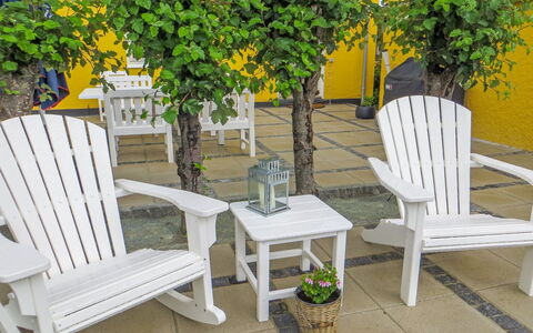Fulla - 1.1Km from the Sea: Meubilair, Buitenmeubels, Stoel, Hardwood, Buitentafel, Beits, Armleuning, Tuin, Patio, Bloempot