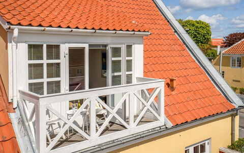 Annbritt - 500M from the Sea: Flooring, Verdieping, Plafond, Interieur Ontwerp, Countertop, Keuken, Cabinetry, Kamer, Major Appliance, Lichte Inrichting