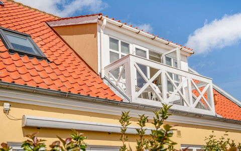 Annbritt - 500M from the Sea: Flooring, Verdieping, Plafond, Interieur Ontwerp, Countertop, Keuken, Cabinetry, Kamer, Major Appliance, Lichte Inrichting