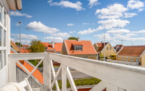 Annbritt - 500M from the Sea: Flooring, Verdieping, Plafond, Interieur Ontwerp, Countertop, Keuken, Cabinetry, Kamer, Major Appliance, Lichte Inrichting