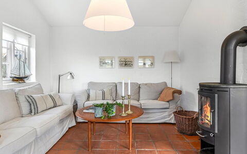 Jantje - 500M from the Sea: Huis, Verblijf, Siding, Hardwood, Schaduw, Plank, Ontwerp, Landgoed, Veranda, Dek