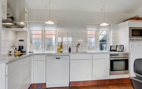 Jantje - 500M from the Sea: Keuken, Flooring, Toestel Van De Keuken, Countertop, Interieur Ontwerp, Major Appliance, Cabinetry, Verdieping, Plafond, Huishoudapparatuur