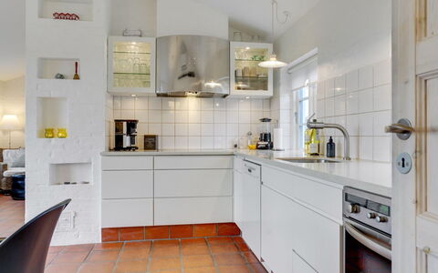 Jantje - 500M from the Sea: Keuken, Flooring, Toestel Van De Keuken, Interieur Ontwerp, Countertop, Cabinetry, Verdieping, Major Appliance, Plafond, Huishoudapparatuur