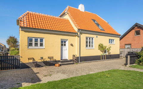 Kätlin - 1.1Km from the Sea: Gras, Huis, Dak, Huis, Verblijf, Struik, Land Lot, Landelijk Gebied, Boerderij, Groundcover