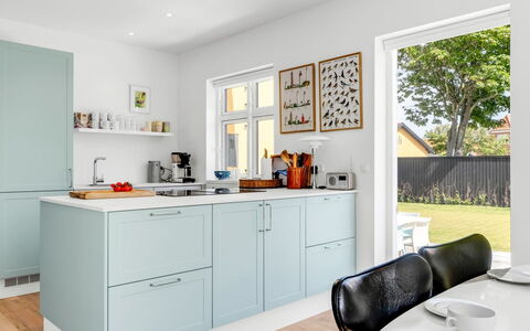 Hansiane - 500M from the Sea: Keuken, Countertop, Toestel Van De Keuken, Cabinetry, Flooring, Interieur Ontwerp, Major Appliance, Hout, Meubilair, Verdieping