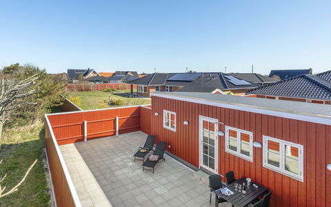 Arlene - 800M from the Sea: Dak, Architectuur, Huis, Landgoed, Schaduw, Beits, Hardwood, Oprit, Daylighting, Plank