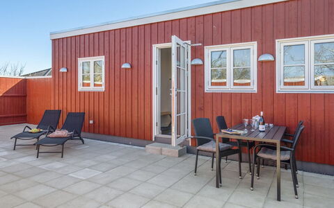 Arlene - 800M from the Sea: Hout, Samengesteld Materiaal, Beits, Hardwood, Plank, Multiplex, Tegel, Aluminium