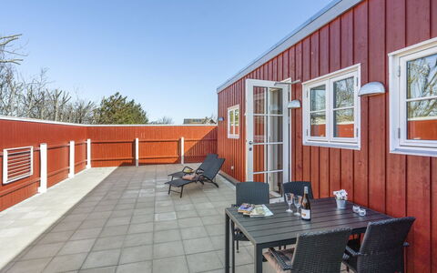 Arlene - 800M from the Sea: Hout, Samengesteld Materiaal, Beits, Hardwood, Stoel, Schaduw, Houten Vloer, Buitenmeubels, Plank, Multiplex