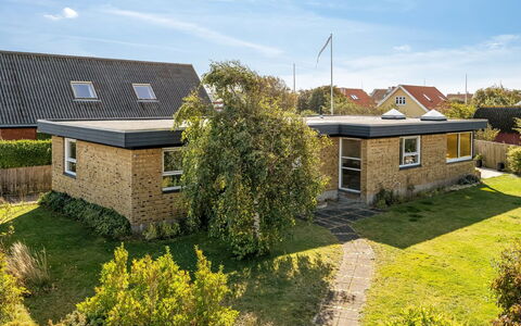 Villum - 700M from the Sea: Architectuur, Dak, Huis, Samengesteld Materiaal, Daylighting, Siding, Oprit
