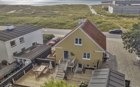 Elka - 100M from the Sea: Appartement, Schaduw, Balkon, Stoel, Hek, Buitenmeubels, Aluminium, Kunstgras