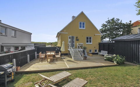 Elka - 100M from the Sea: Appartement, Schaduw, Balkon, Stoel, Hek, Buitenmeubels, Aluminium, Kunstgras