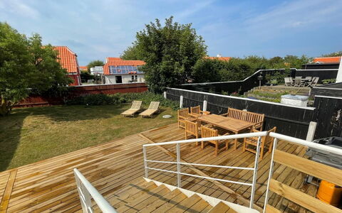 Elka - 100M from the Sea: Appartement, Schaduw, Balkon, Stoel, Hek, Buitenmeubels, Aluminium, Kunstgras