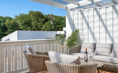Sylwia - 800M from the Sea: Meubilair, Hout, Buitenmeubels, Tafel, Stoel, Buitentafel, Veranda, Schaduw, Dek, Patio