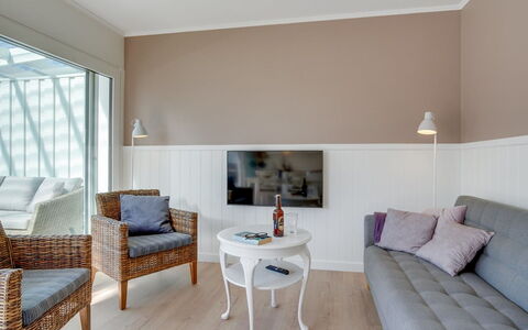 Sylwia - 800M from the Sea: Interieur Ontwerp, Flooring, Meubilair, Muur, Verdieping, Hout, Plafond, Kamer, Verlichting, Huis