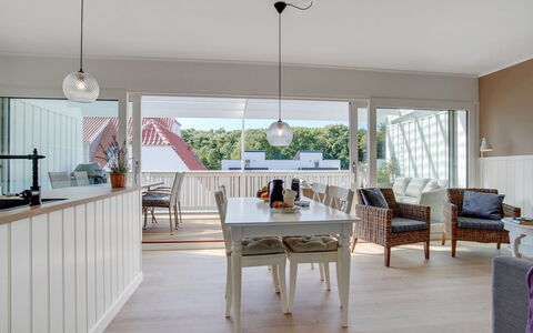 Sylwia - 800M from the Sea: Meubilair, Interieur Ontwerp, Flooring, Verdieping, Hout, Plafond, Lichte Inrichting, Stoel, Keuken En Eettafel, Houten Vloer