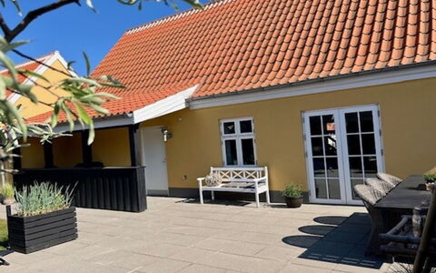 Gine - 1.5Km from the Sea: Dak, Huis, Huis, Verblijf, Deur, Siding, Dek, Veranda, Plank, Hardwood