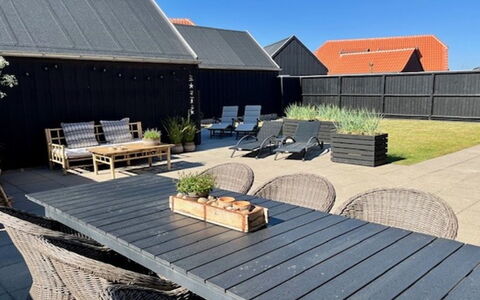Gine - 1.5Km from the Sea: Dak, Huis, Huis, Verblijf, Deur, Siding, Dek, Veranda, Plank, Hardwood