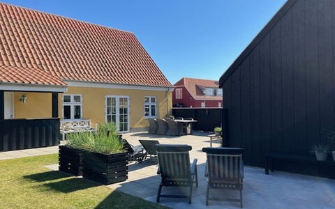 Gine - 1.5Km from the Sea: Dak, Huis, Huis, Verblijf, Deur, Siding, Dek, Veranda, Plank, Hardwood