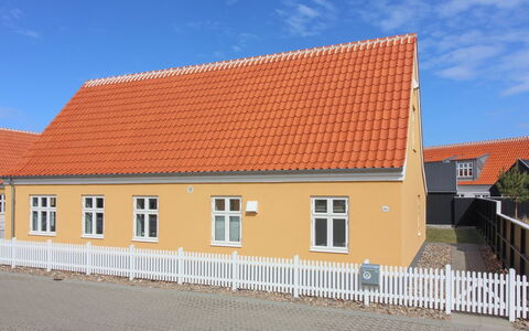 Gine - 1.5Km from the Sea: Dak, Huis, Huis, Verblijf, Deur, Siding, Dek, Veranda, Plank, Hardwood