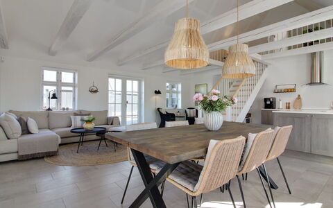 Gine - 1.5Km from the Sea: Dak, Huis, Huis, Verblijf, Deur, Siding, Dek, Veranda, Plank, Hardwood