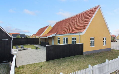 Gine - 1.5Km from the Sea: Dak, Huis, Huis, Verblijf, Deur, Siding, Dek, Veranda, Plank, Hardwood
