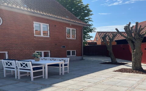 Urs - 200M from the Sea: Flooring, Verdieping, Meubilair, Steen, Flagstone, Samengesteld Materiaal, Buitenmeubels, Tegel, Metselwerk, Buitentafel