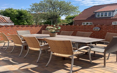 Urs - 200M from the Sea: Meubilair, Buitenmeubels, Stoel, Buitentafel, Beits, Flagstone, Patio, Hardwood, Keuken En Eettafel, Backyard